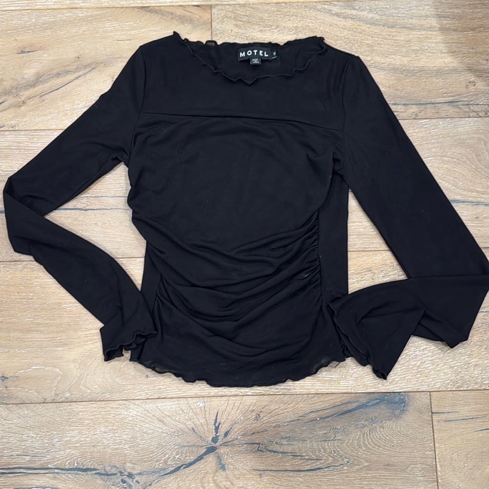 Like new, Motel mesh ruched top. Lettuce edge sz XS